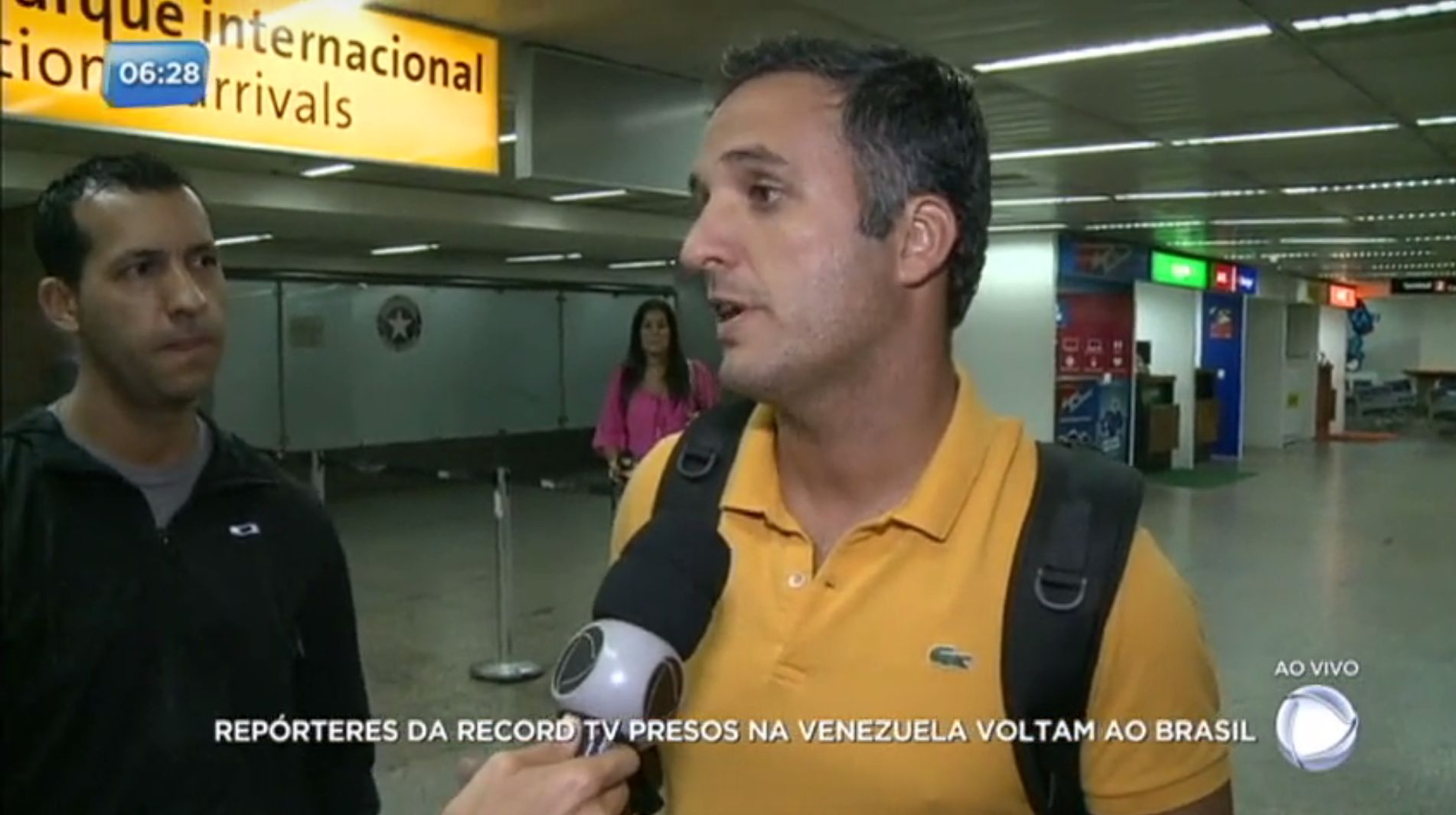 Gilson Fred Oliveira (à esquerda) e Leandro Stoliar foram detidos na Venezuela durante as gravações para uma série de reportagens sobre denúncias de corrupção | Reprodução/Balanço Geral