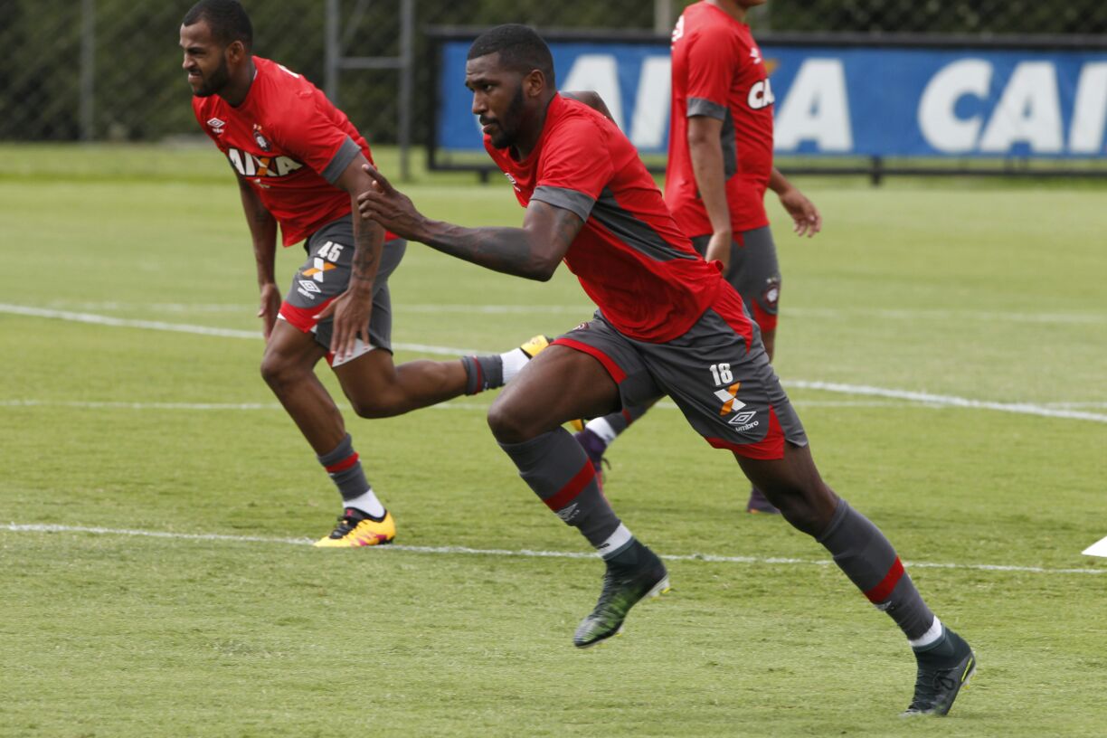Douglas Coutinho voltou ao clube após passagens apagadas por Cruzeiro e Braga-POR | Antonio More/Gazeta do Povo