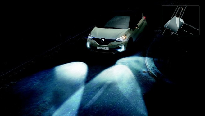 Função cornering light : quando o carro faz uma curva aciona uma luz adicional do lado correspondente à curva. |