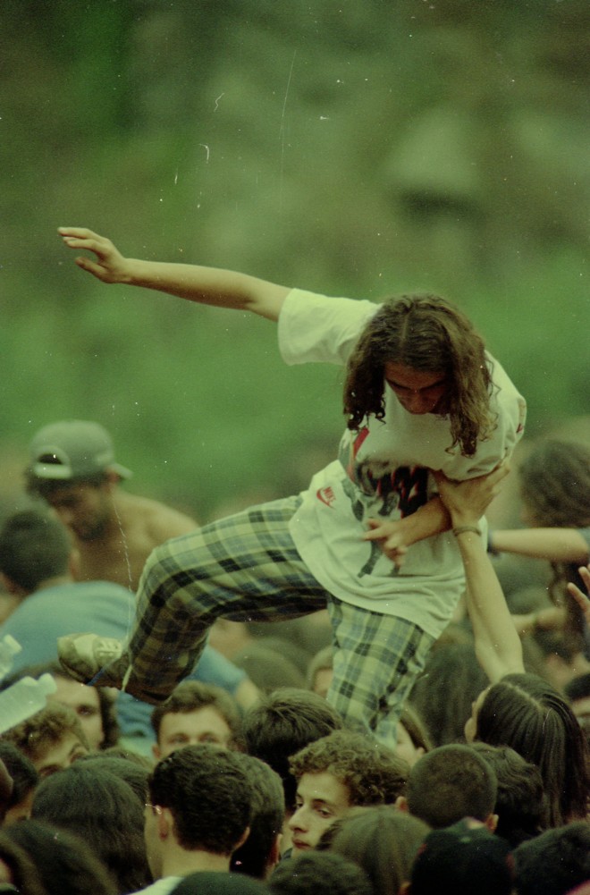 12 de novembro de 1994: Ramones, Sepultura e Viper na Pedreira Paulo Leminski. | Antonio Costa/Arquivo Gazeta do Povo