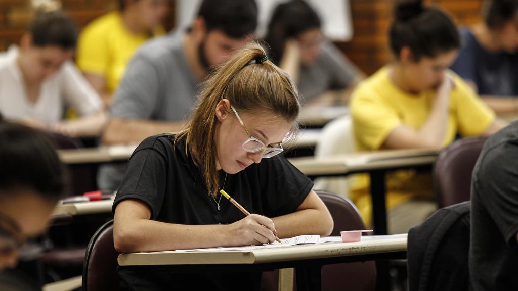 Com o ajuste do Fies, valor da mensalidade cairá de R$ 7 mil para R$ 5 mil. | Jonathan Campos/Gazeta do Povo