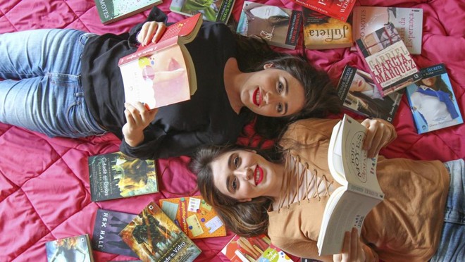 As gêmeas escritoras Monique e Mônica Sperandio | Daniel Castellano/Gazeta do Povo