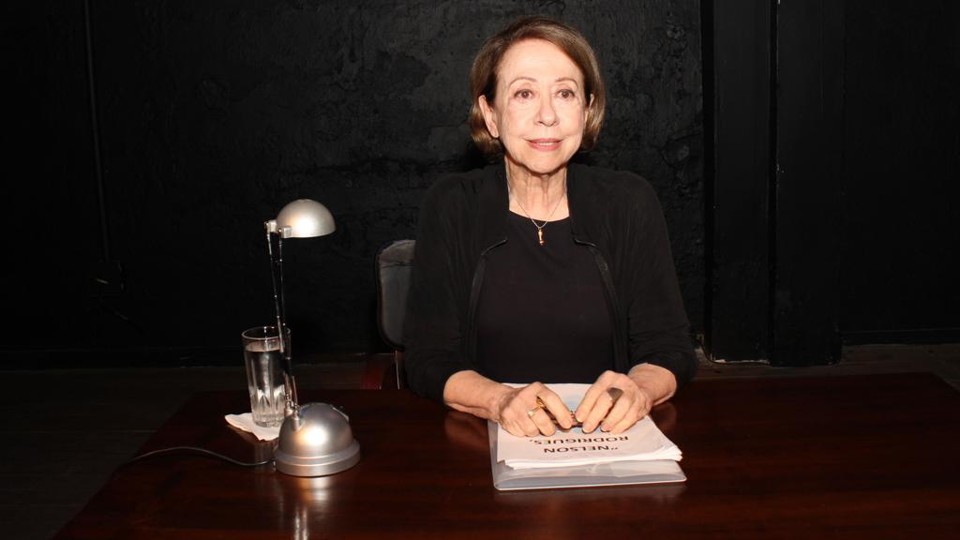 Em “Nelson Rodrigues por ele Mesmo”, Fernanda Montenegro faz uma leitura dramática de textos inéditos do autor | Sanny Soares/Divulgação