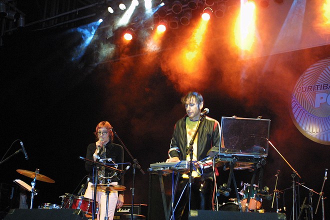 Stereo Total, Curitiba Pop festival, 2003. | Ivonaldo Alexandre/Gazeta do Povo