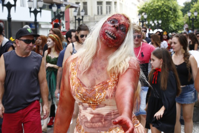 Maquiagens elaboradas chamaram a atenção durante a caminhada | Aniele Nascimento/Gazeta do Povo