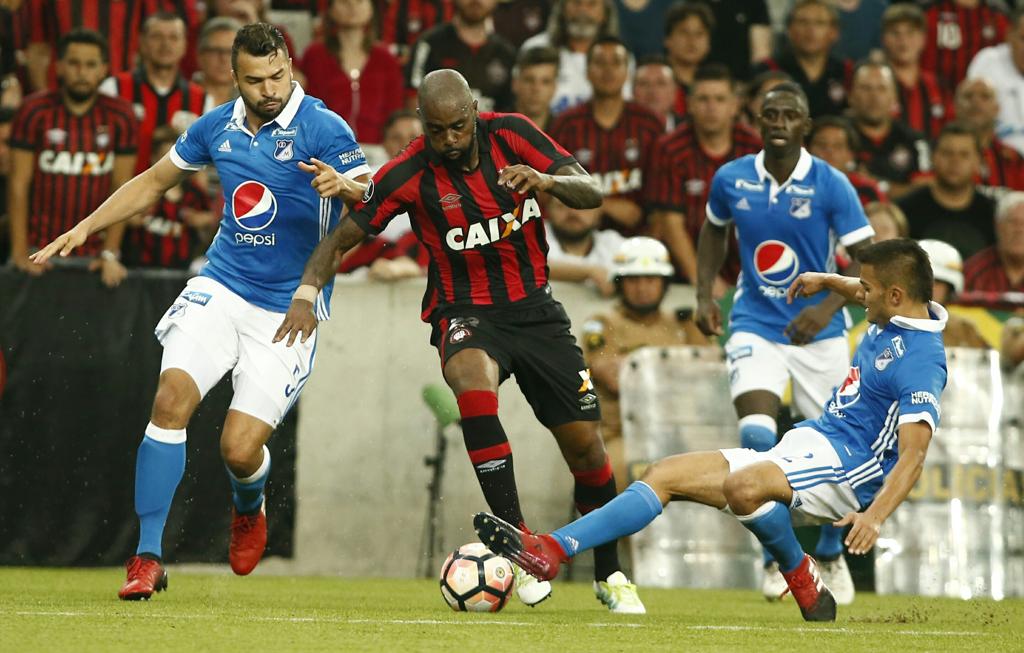 Apesar de admitir ainda não estar no melhor de seu condicionamento físico, Grafite ficou os 90 minutos em campo na estreia. | Hugo Harada/Gazeta do Povo
