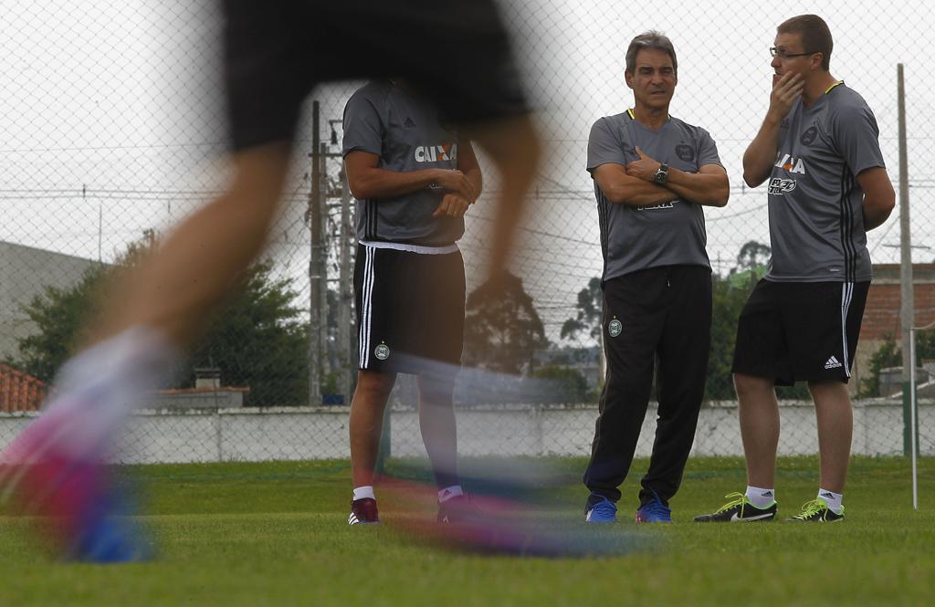 O time do técnico Paulo Cesar Carpegiani joga pelo empate contra o Vitória da Conquista, na Bahia. | Jonathan Campos/Gazeta do Povo