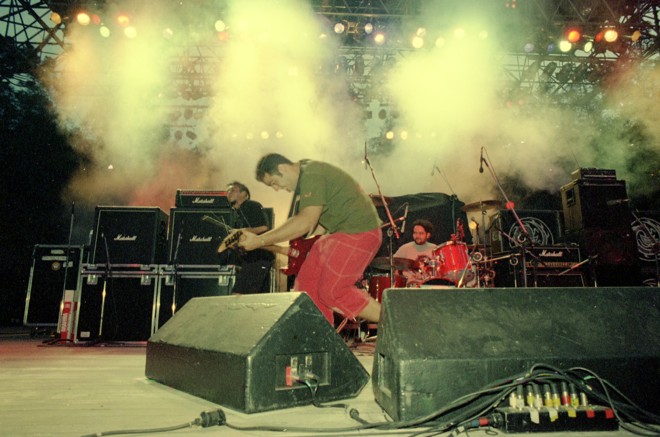 12 de novembro de 1994: Ramones, Raimundos ,Sepultura e Viper na Pedreira Paulo Leminski. | Antonio Costa/Arquivo Gazeta do Povo