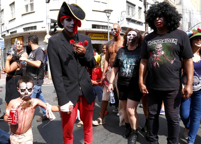 Zombie Walk foi dia de diversão em família em Curitiba neste domingo | Aniele Nascimento/Gazeta do Povo