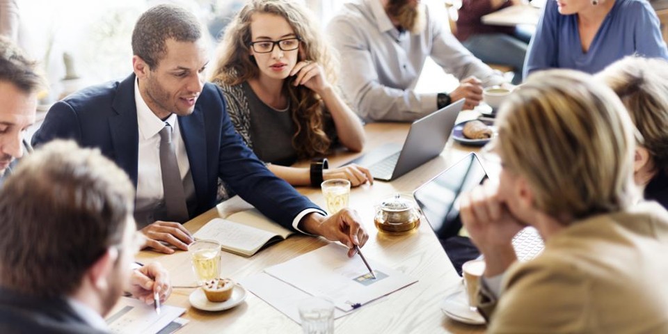 Melhores empresas usam seus talentos no lugar certo para o negócio em vez de distribuí-los em várias áreas. | Bigstock/