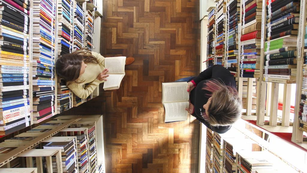 Ler deve ser encarado como esporte, diz especialista. | Daniel Castellano/Gazeta do Povo