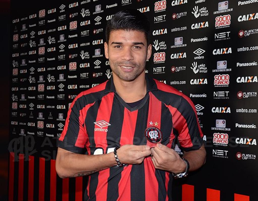 Eduardo da Silva acertou contrato com o Atlético para disputar a Libertadores. | Reprodução/Twitter