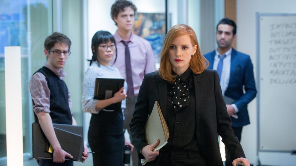 Jessica Chastain interpreta lobista poderosa que defende restrição ao uso de armas de fogo. | Kerry Hayes/Divulgação