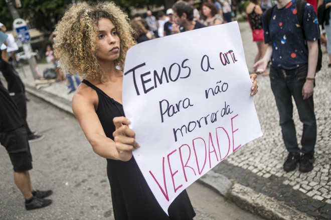 Bailarinos reclamam da descontinuidade das atividades do BTG após a medida. | Marcelo Andrade/Gazeta do Povo