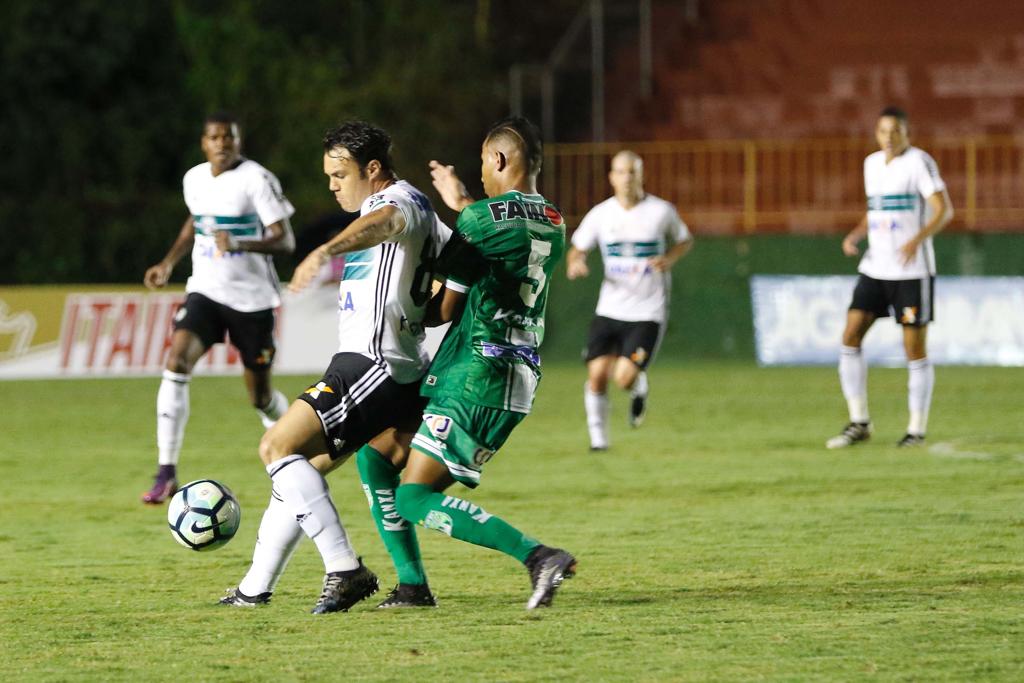 Kléber perdeu pênalti e assumiu a culpa após a classificação sofrida do Coxa. | Eliezer Oliveira/Estadão Conteúdo