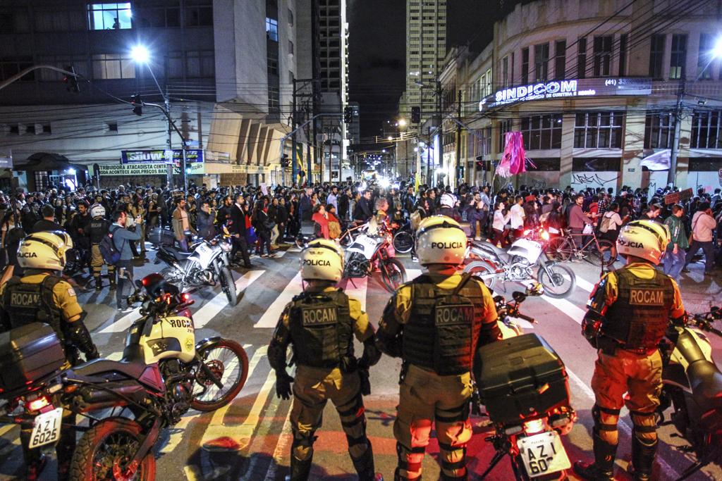 Boa parte dos casos de agressão a jornalistas em 2016 ocorreu nos protestos pró e contra o impeachment de Dilma Rousseff. | Daniel Castellano/Gazeta do Povo