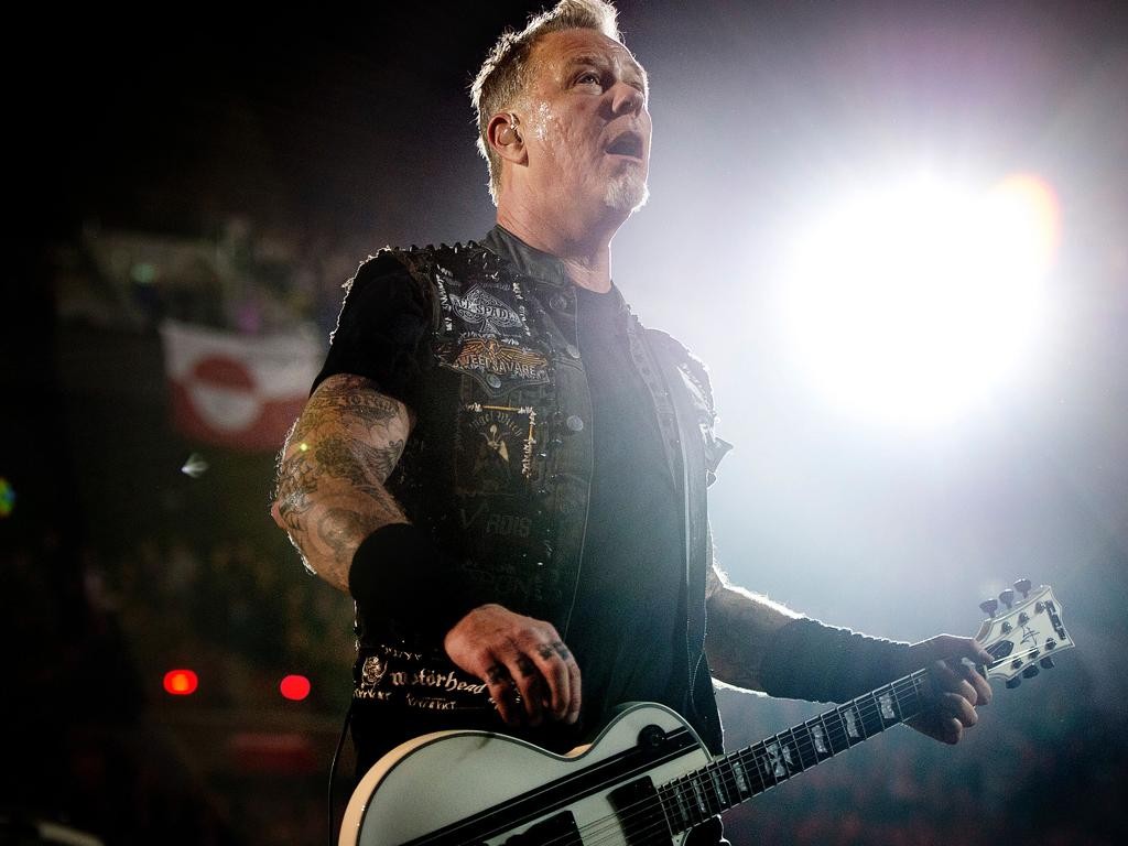 James Hetfield se apresenta na Royal Arena, em Copenhague, na Dinamarca: vocalista passou mal durante o show