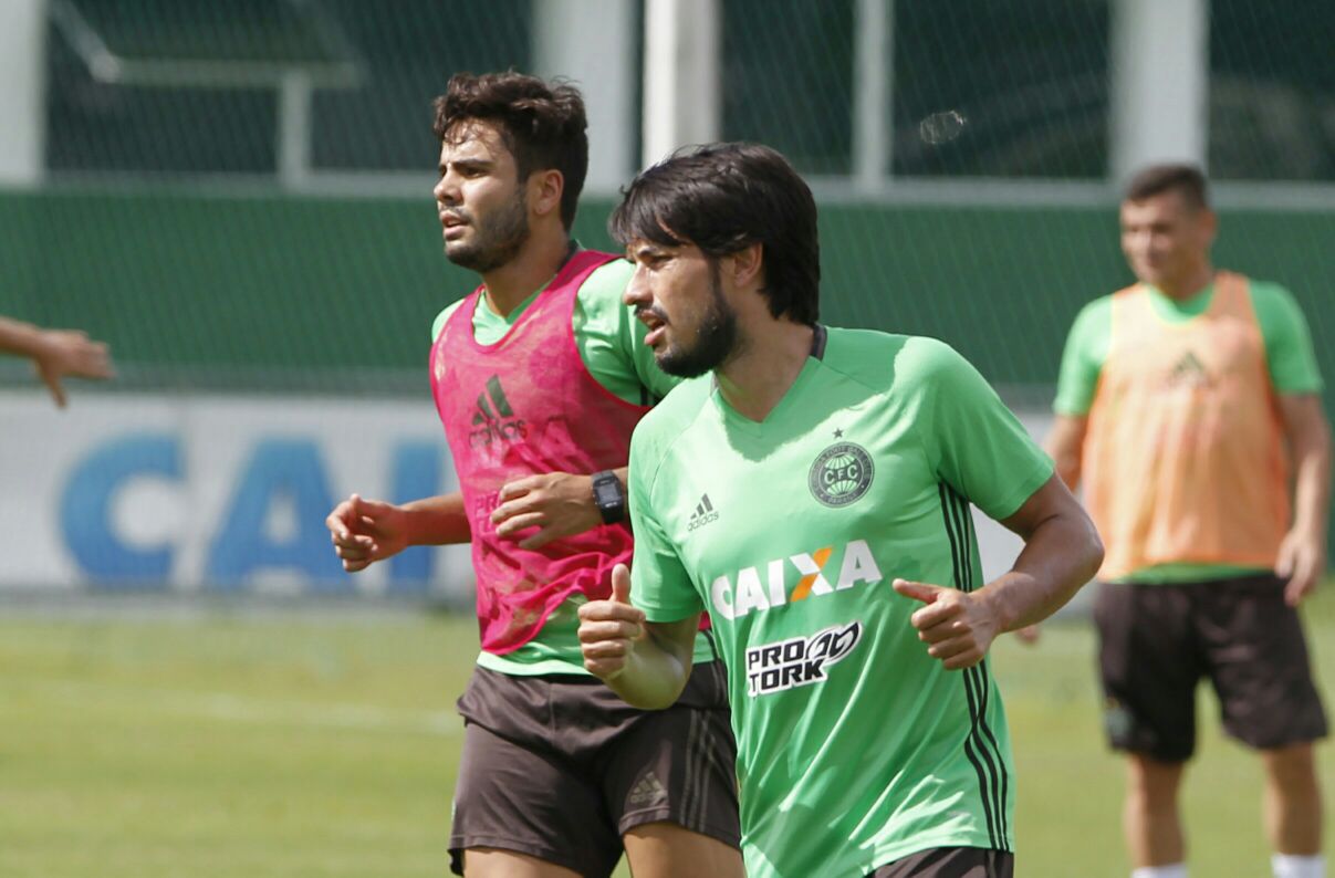 Henrique Almeida e Tiago Real, ambos com passagem anterior pelo Coritiba, ganham nova oportunidade. | Antonio More/Gazeta do Povo