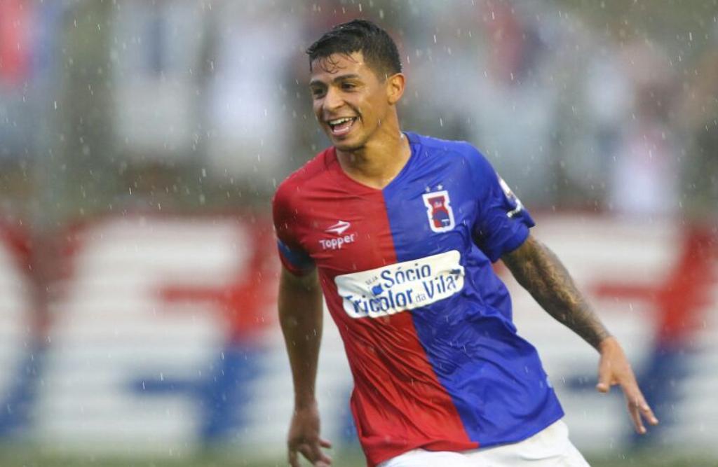 Renatinho comemora o gol da vitória do Paraná sobre o Jotinha. | Daniel Castellano/Gazeta do Povo
