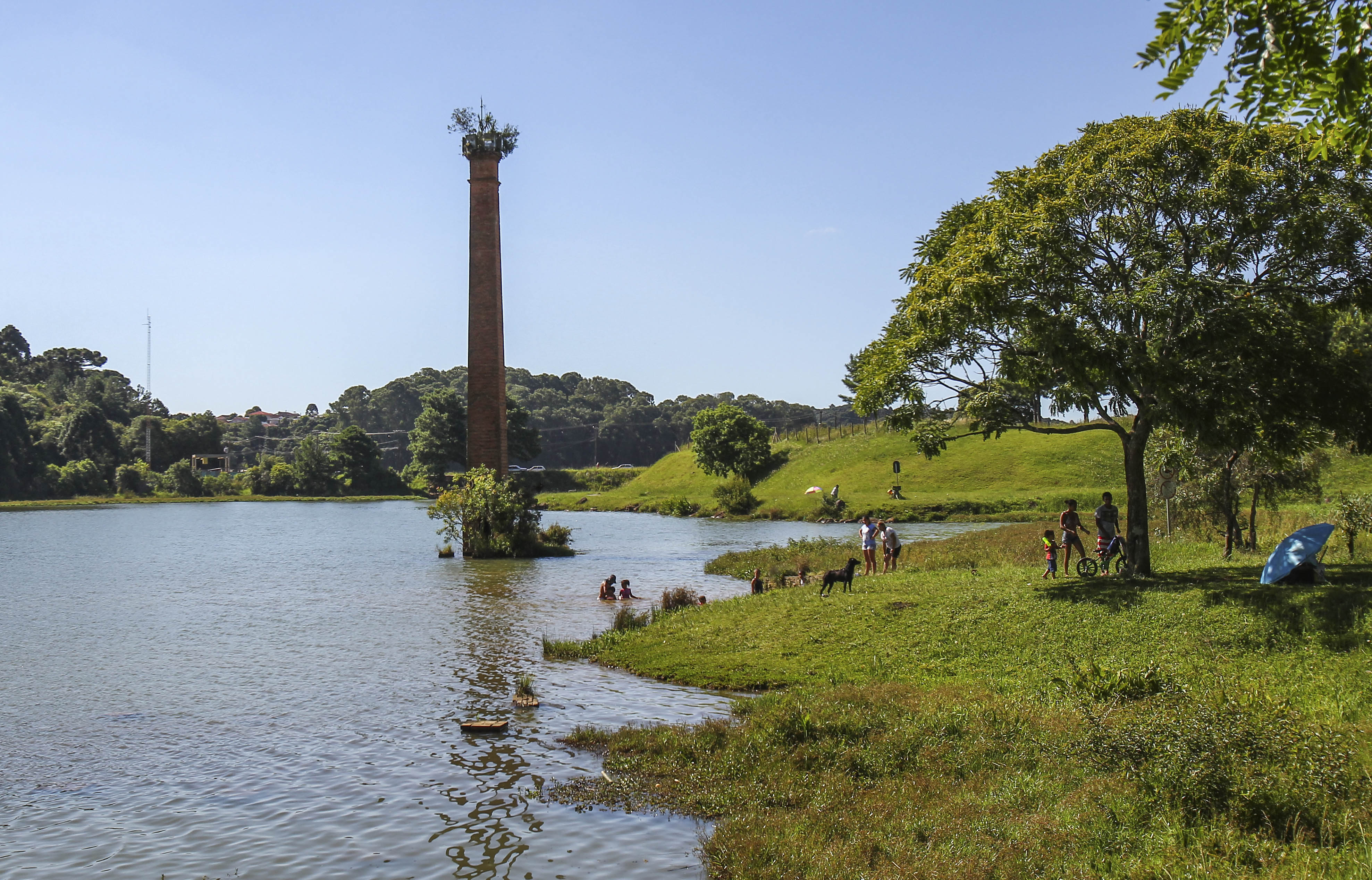 Em Curitiba, a máxima esperada é de 26º C, enquanto as praias devem marcar 29º C | Daniel Castellano/Gazeta do Povo