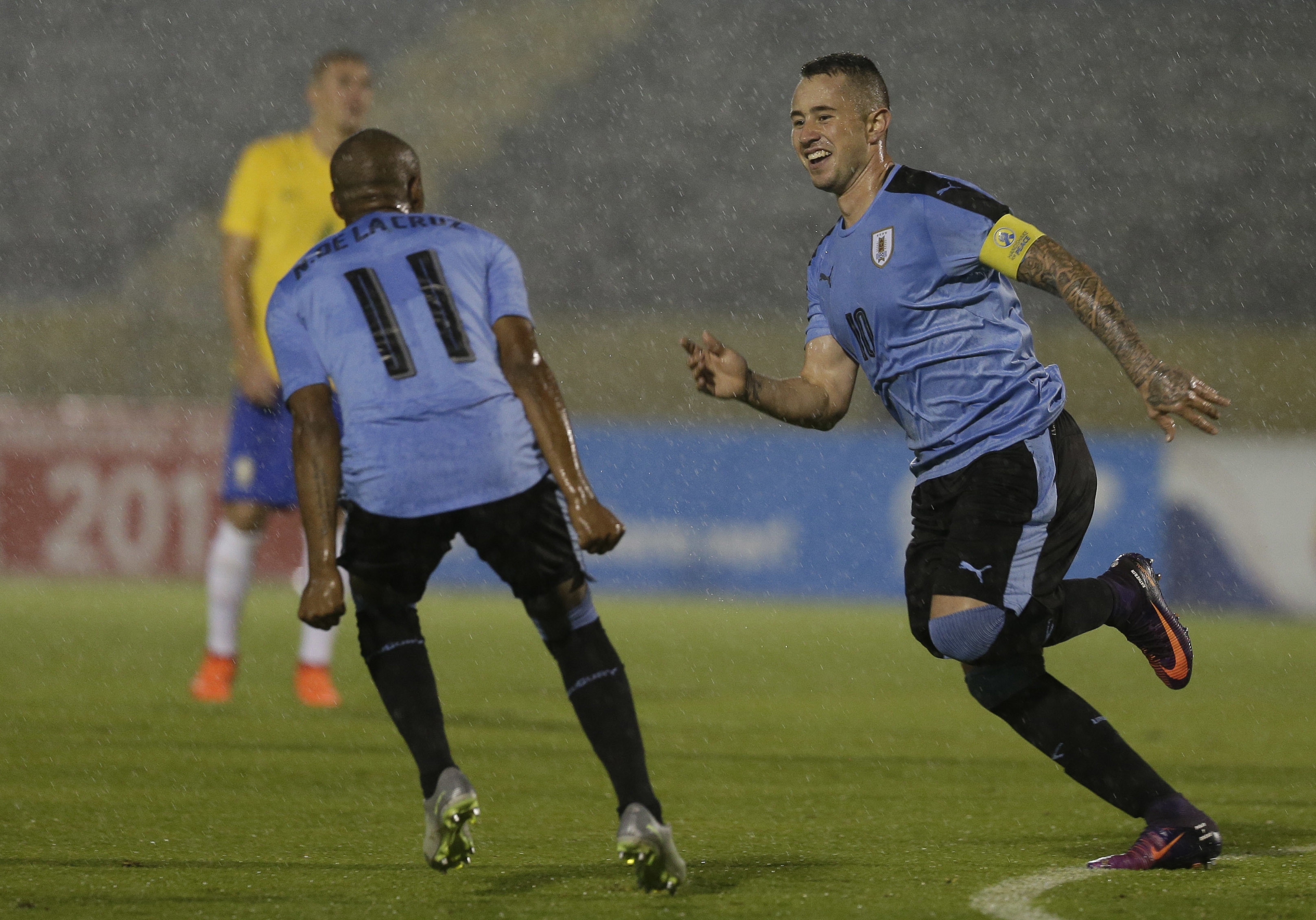 Rodrigo Amaral comemora o gol marcado pelo Uruguai contra o Brasil | Dolores Ochoa/Estadão Conteúdo