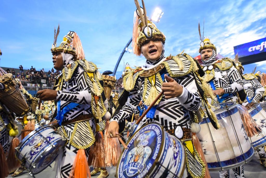 Último lugar: bateria da Nenê tirou 10, mas não salvou o conjunto. | Agência O Globo/