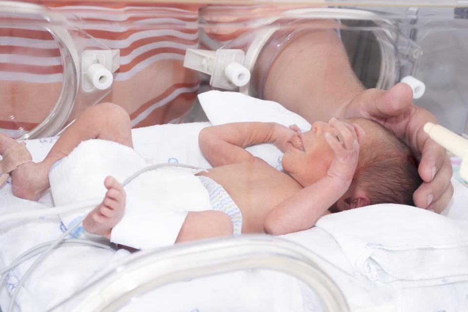 Para juiz, licença só deve começar a ser contada quando o bebê deixar a UTI. | Bigstock