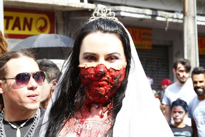 Diversão em Curitiba nesse domingo ficou por conta dos “zombies” | Aniele Nascimento/Gazeta do Povo