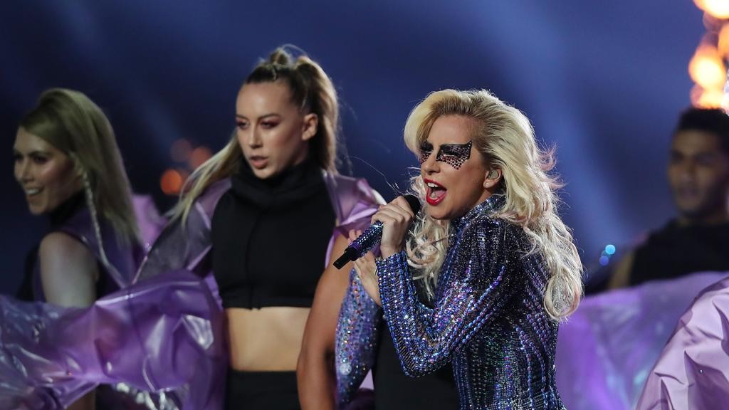 Lady Gaga durante apresentação no Super Bowl