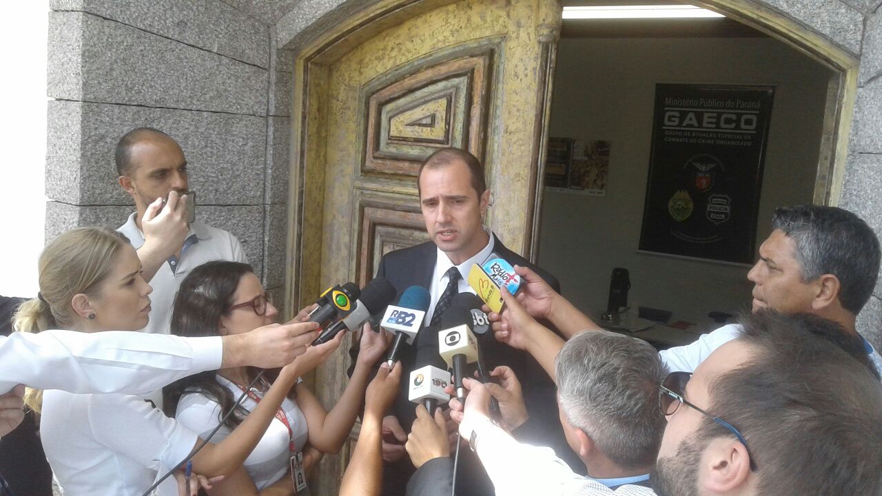 Promotor Victor Hugo Honesko: mandados foram para verificar a forma como as licitações foram feitas. | Gerson Klaina/ Tribuna do Paraná