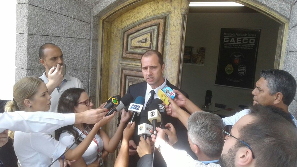 Promotor Victor Hugo Honesko: mandados foram para verificar a forma como as licitações foram feitas. | Gerson Klaina/ Tribuna do Paraná