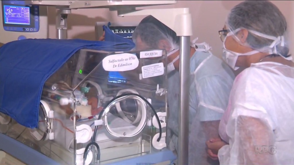 Gêmeos Azaphi e Ana Vitória seguem internados, mas só por precaução. | Reprodução/