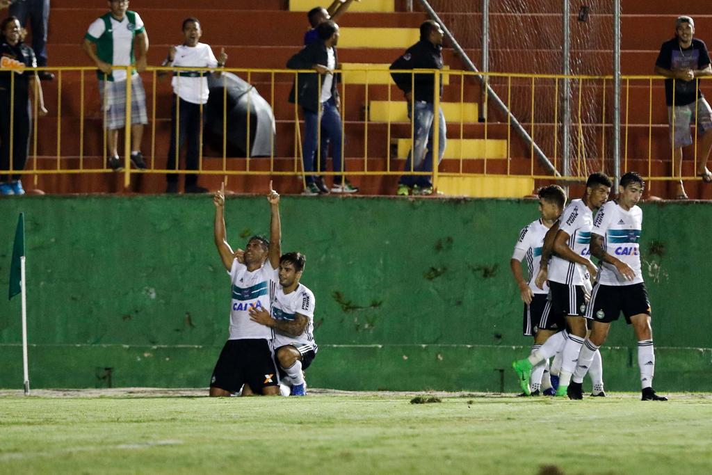 Werley comemora o gol de empate e da classificação do Coxa na Bahia. | Eliezer Oliveira/Estadão Conteúdo