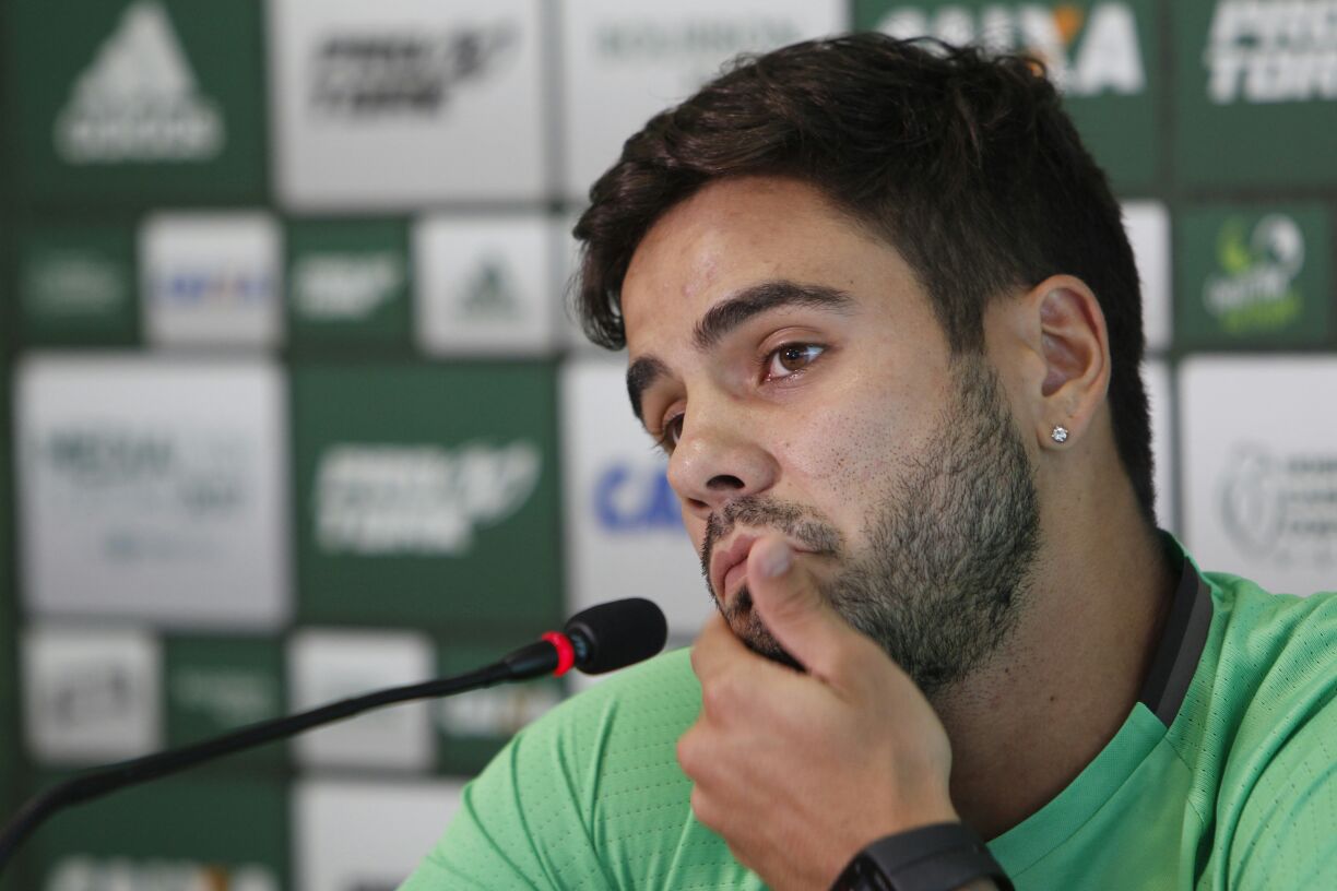 “Clássico é clássico, a cobrança é igual para os dois lados”, defende atacante Henrique Almeida , do Coritiba. | Antônio More/Gazeta do Povo