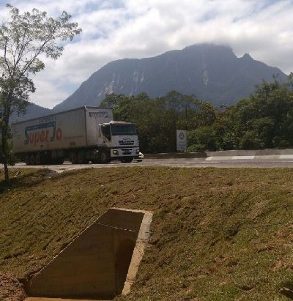 Trânsito no sentido Sul do km  681, da BR-376, já foi liberado com o reparo do buraco. | Divulgação/ Auto Pista Litoral Sul