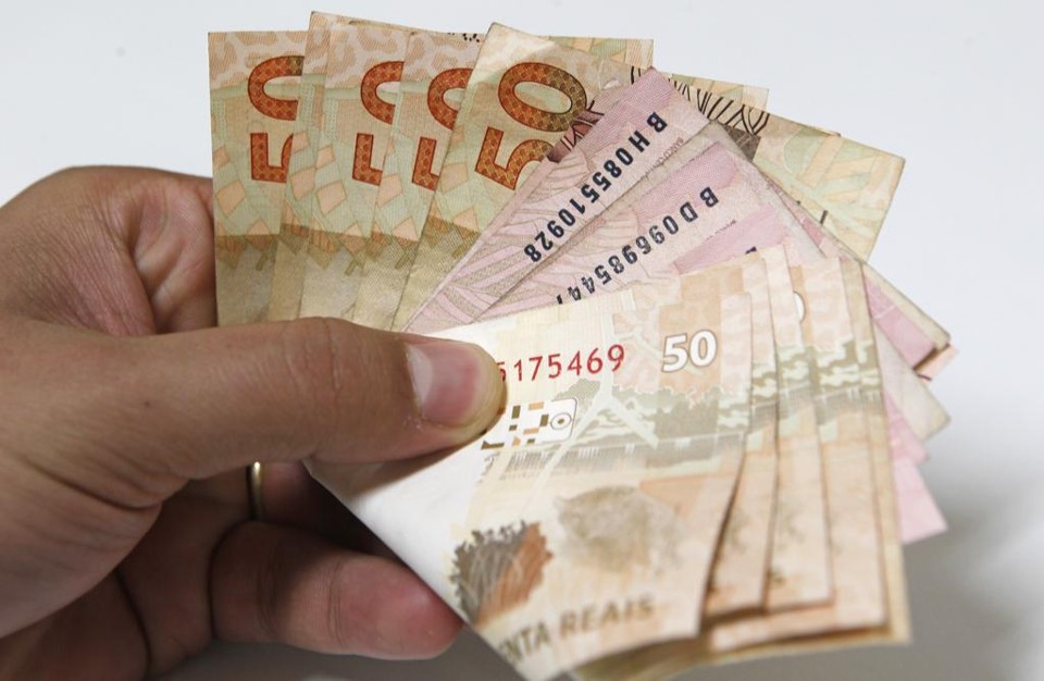 Antecipar IR e FGTS inativo só é bom se você tiver dívidas caras. Entenda Antecipar IR e FGTS inativo só é bom se você tiver dívidas caras. | Antônio More / Arquivo/ Gazeta do Povo/Antônio More / Gazeta do Povo
