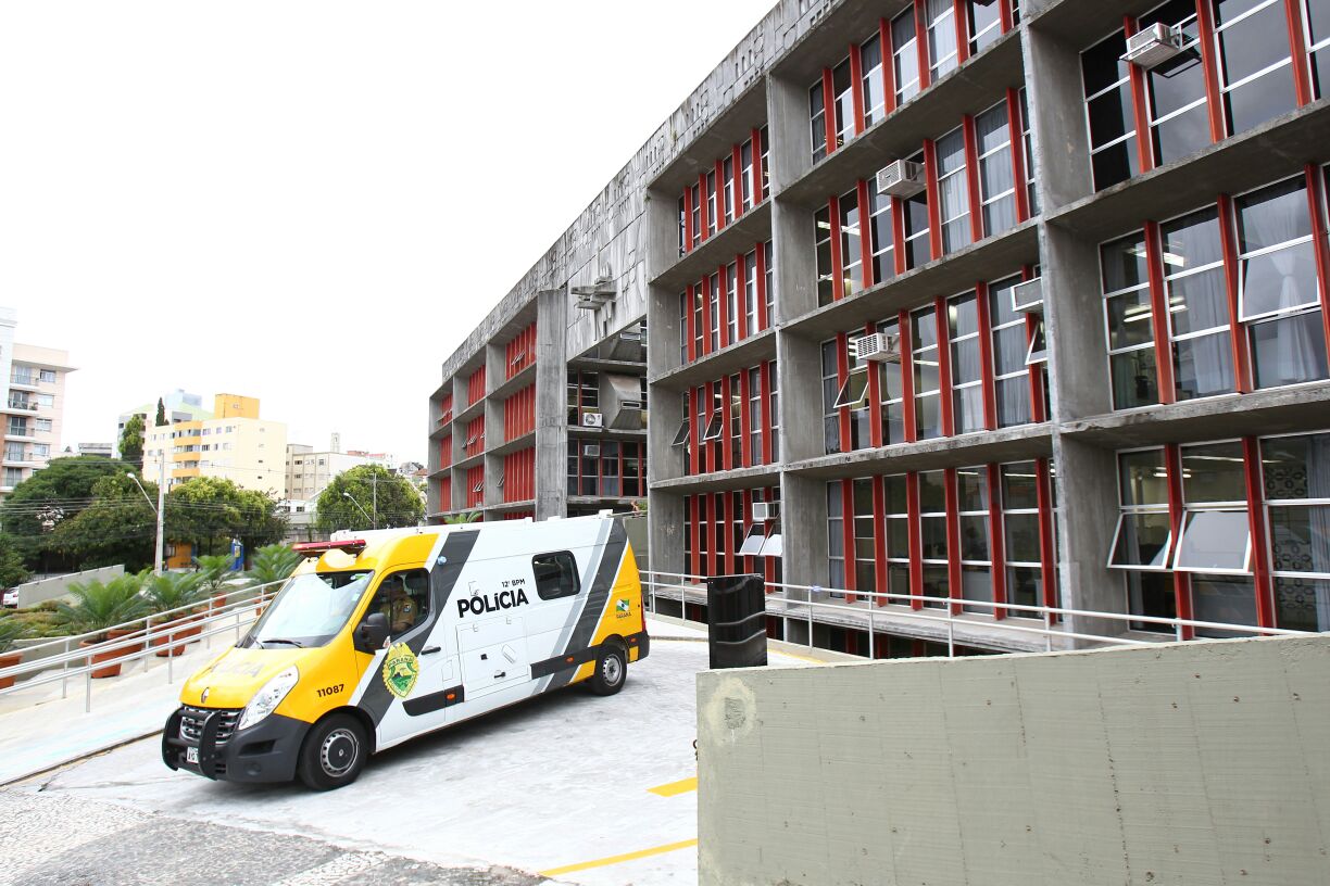 Na foto, o  Núcleo Regional de Educação (NRE) de Curitiba, que  fica no conjunto de prédios em que também se localizada a ParanáPrevidência | Daniel Castellano/Gazeta do Povo