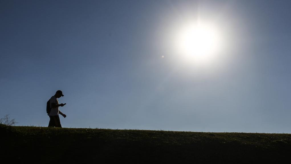 Sol vai predominar em todas as regiões do estado nesta quinta-feira (16) | Daniel Castellano/Gazeta do Povo