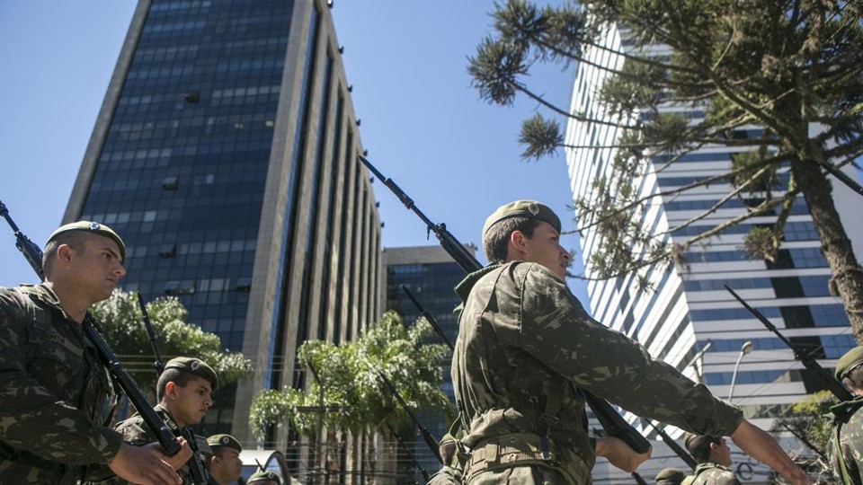 Mudança nas regras de aposentadoria para as Forças Armadas tem sido um dos principais focos de resistência do setor | Marcelo Andrade/Gazeta do Povo