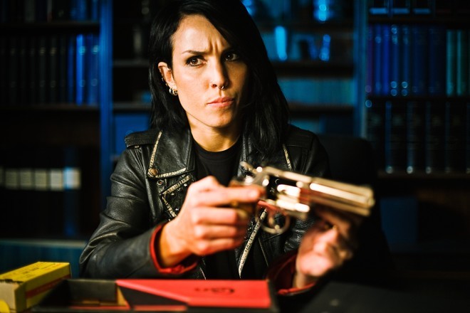 Cena do filme “A Menina Que Brincava Com Fogo”, inspirado no segundo livro da série criada por Stieg Larsson | Reprodução/