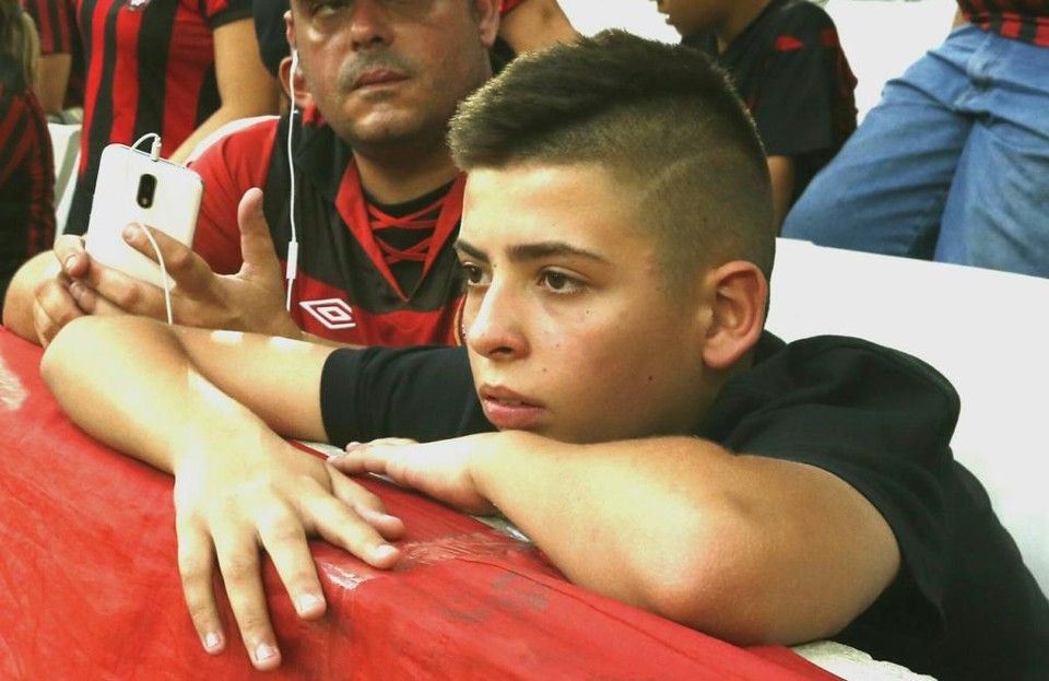 Torcedor do Atlético no Atletiba que não aconteceu. | Hugo Harada/Gazeta do Povo