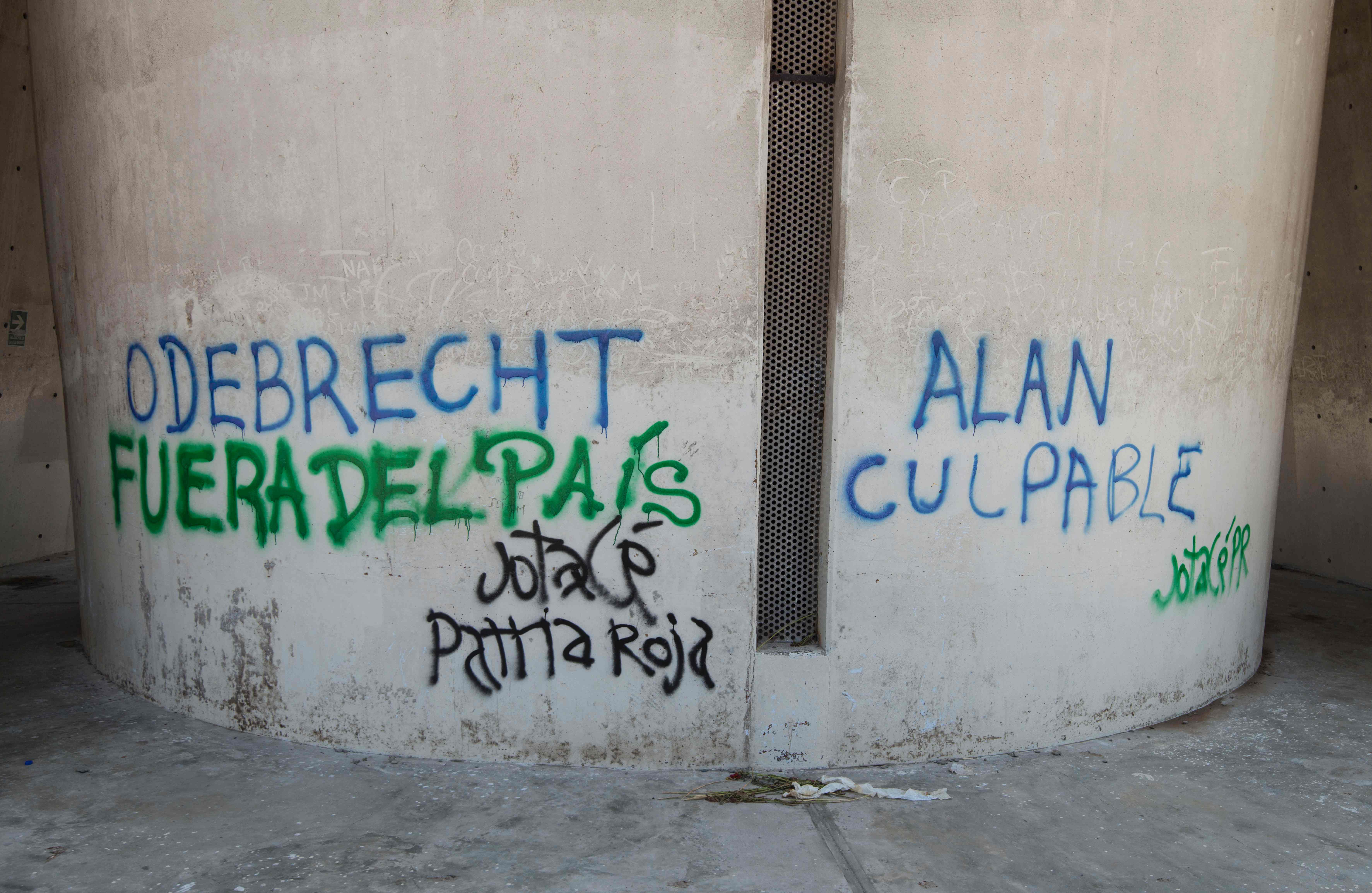 Obra feita pela Odebrecht em Lima, capital peruana, tem recado: fora do país | CRIS BOURONCLE/AFP