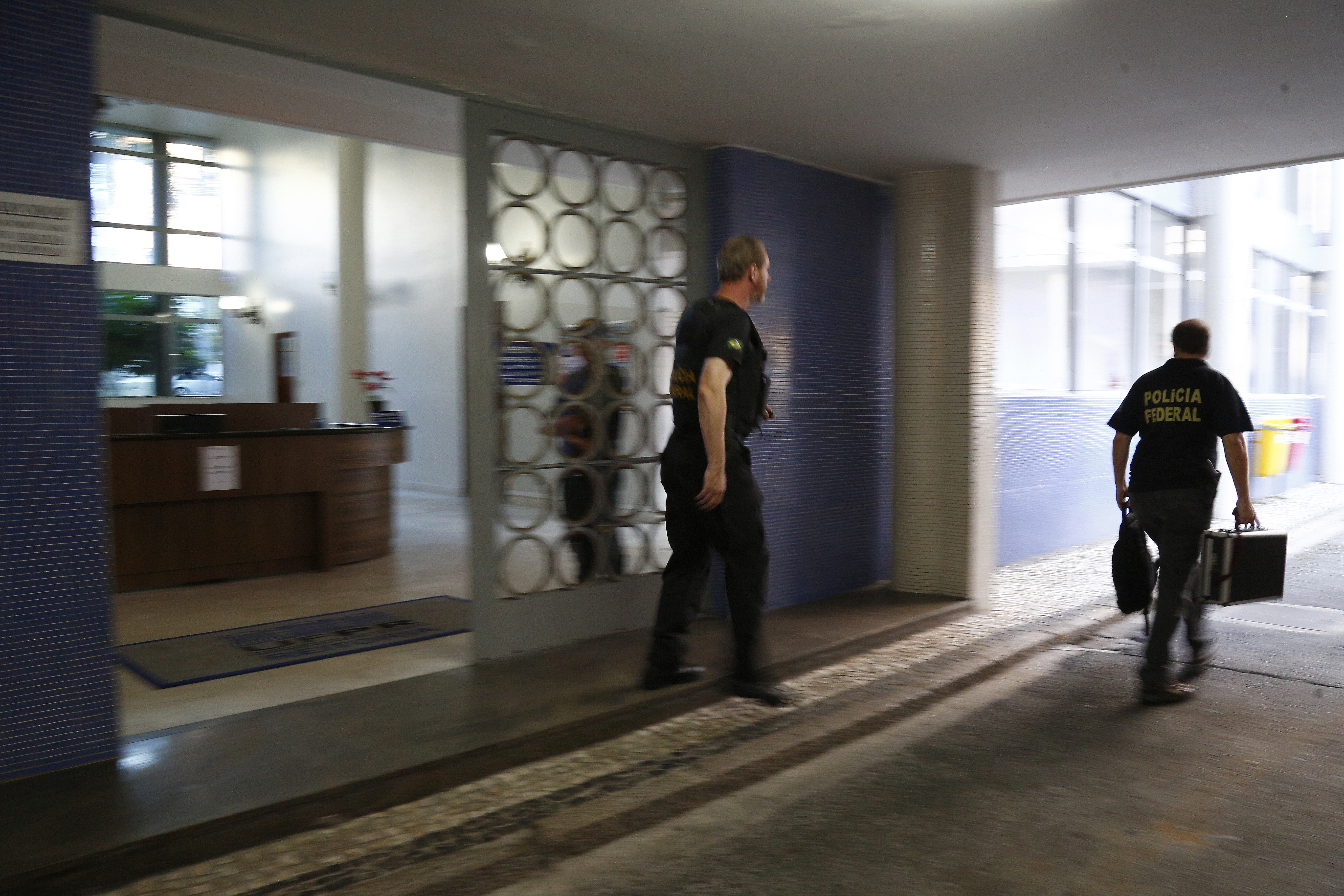 Policiais federais fazem busca na reitoria da UFPR quarta-feira: cabeleireira Cherri Francine Concer admite ter recebido R$ 12 mil da UFPR. | Aniele Nascimento/Gazeta do Povo
