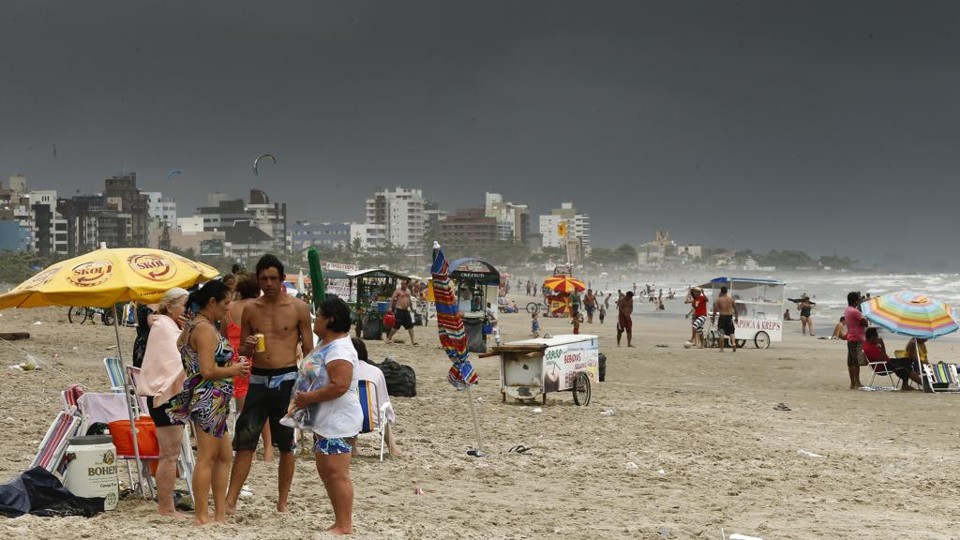 O tempo deve fechar em todo o estado durante o fim de semana | Hugo Harada/Gazeta do Povo