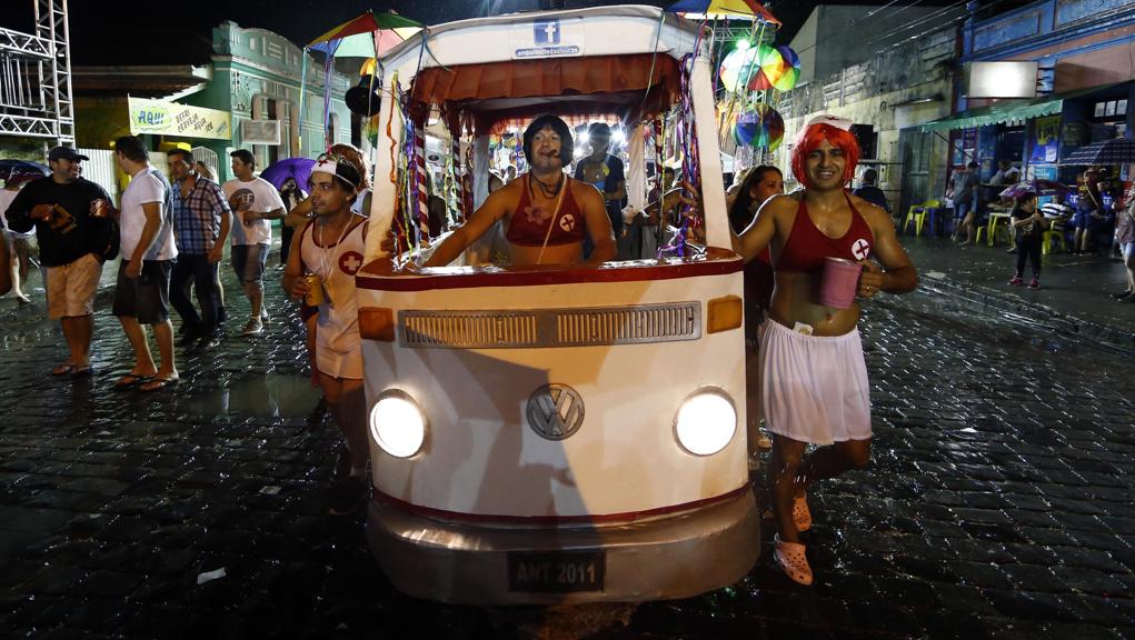As Escandalosas continuam sendo uma das principais atrações do Carnaval em Antonina | Albari Rosa/Gazeta do Povo