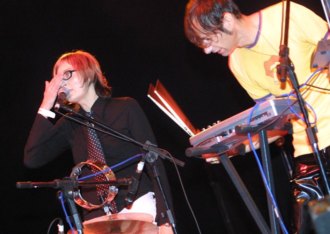 Stereo Total, Curitiba Pop festival, 2003. | Ivonaldo Alexandre/Gazeta do Povo