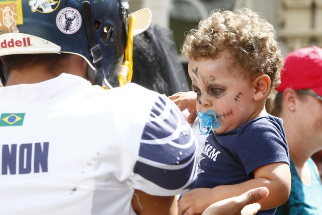Crianças também se divertiram com fantasias de mortos vivos em Curitiba | Aniele Nascimento/Gazeta do Povo