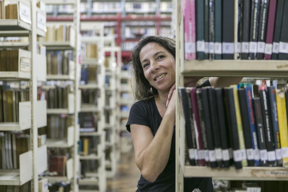 Formação de professores ainda é desafio Formação de professores ainda é desafio no Brasil.A Na foto, a professora Evely Martins, que conseguiu elevação de nível na carreira com a pós, mas diz que conciliar estudo e sala de aula foi complicado. | Marcelo Andrade/Gazeta do Povo