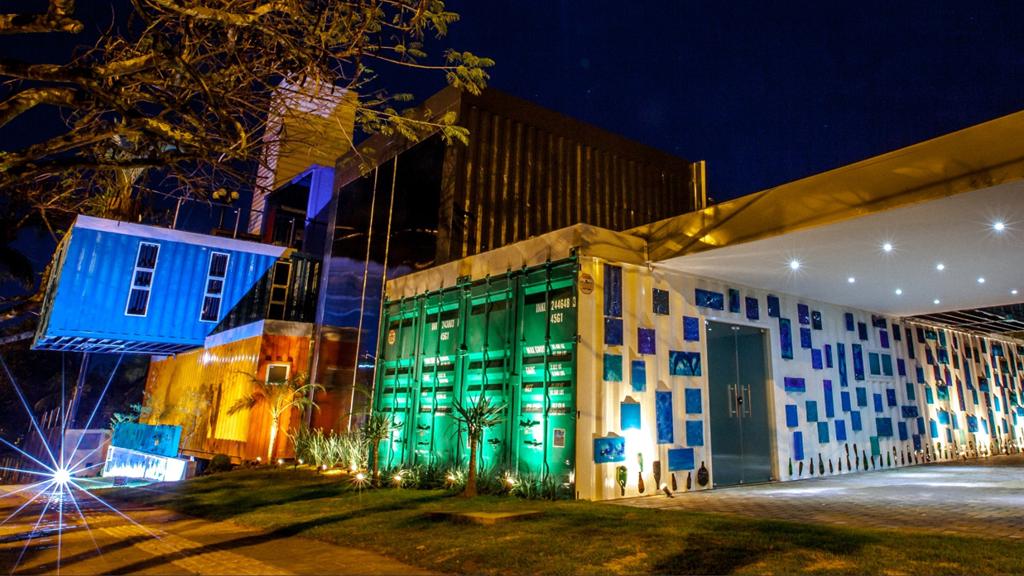 Tetris Hostel, em Foz do Iguaçu, no oeste do Paraná: projeto feito com contêineres reutilizados. | Divulgação