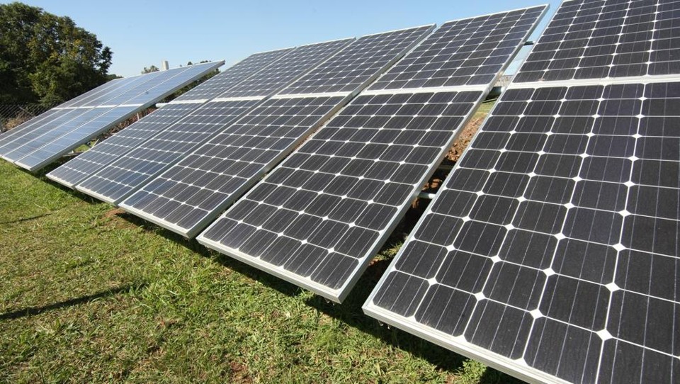 Paraná vai exigir licenciamento para energia solar; veja as regras Os empreendimentos de até 1 MW (megawatt) estão dispensados de estudos e de licenciamento ambiental. | Aniele Nascimento/Aniele Nascimento